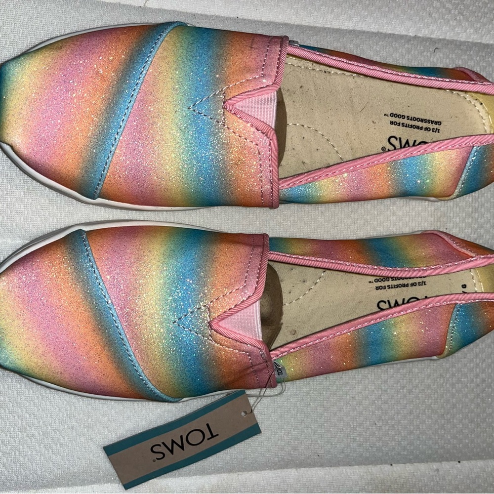 NWT TOMS shoes